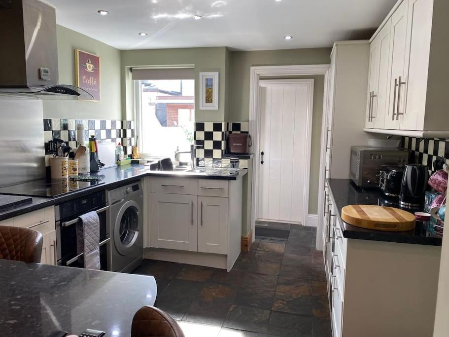 Outskirts Of Ulverston, Entire Cottage - Sleeps 4 Kültér fotó